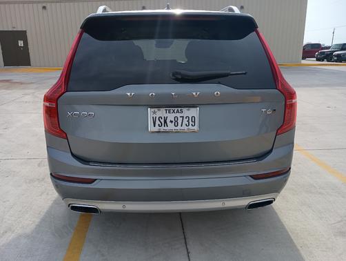 2018 Volvo XC90 T6 Momentum