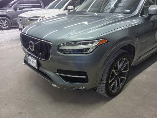 2018 Volvo XC90 T6 Momentum