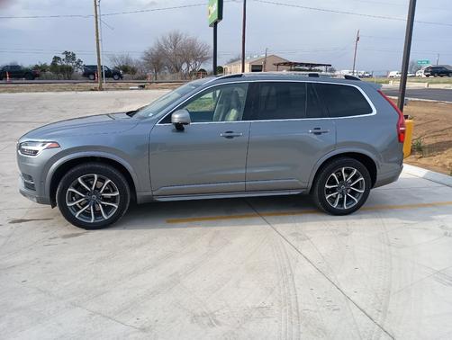 2018 Volvo XC90 T6 Momentum