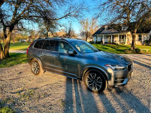 2018 Volvo XC90 T6 Momentum