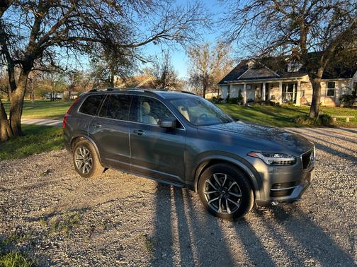 2018 Volvo XC90 T6 Momentum