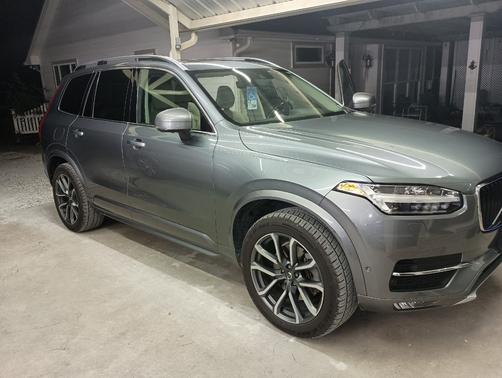 2018 Volvo XC90 T6 Momentum