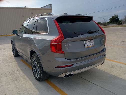 2018 Volvo XC90 T6 Momentum