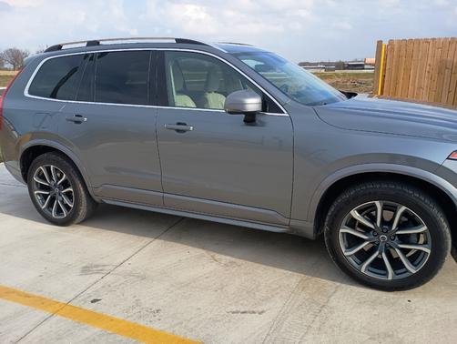 2018 Volvo XC90 T6 Momentum