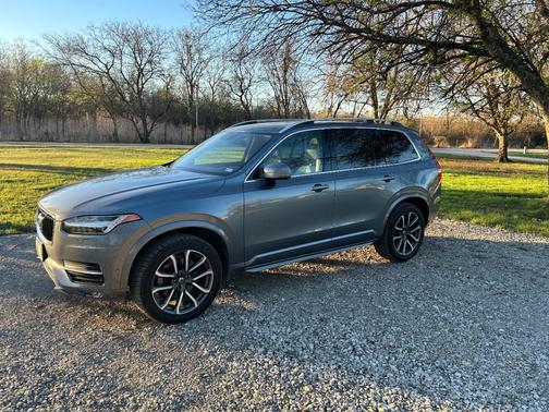 2018 Volvo XC90 T6 Momentum