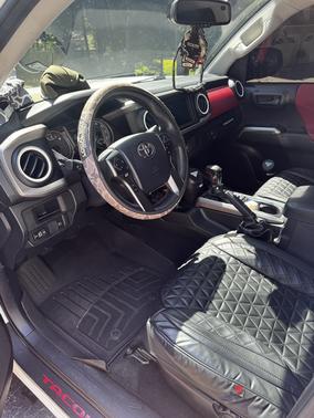 White 2019 Toyota Tacoma SR5
