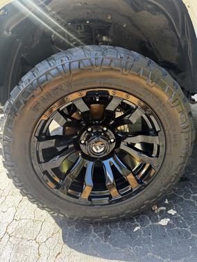 White 2019 Toyota Tacoma SR5