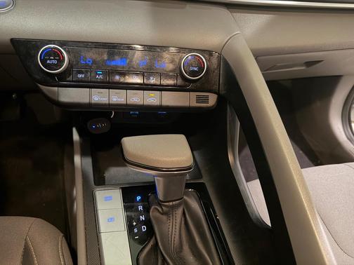 White 2021 Hyundai ELANTRA SEL