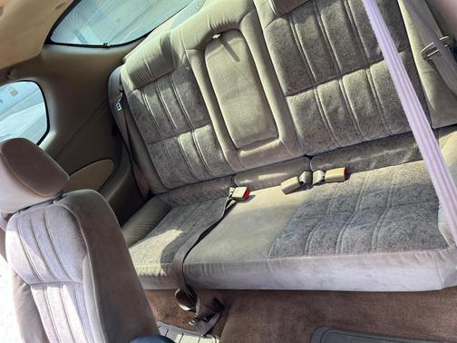 Green 2000 Chevrolet Monte Carlo LS