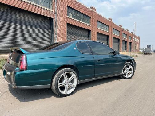Green 2000 Chevrolet Monte Carlo LS