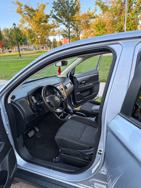 Silver 2016 Mitsubishi Outlander SE