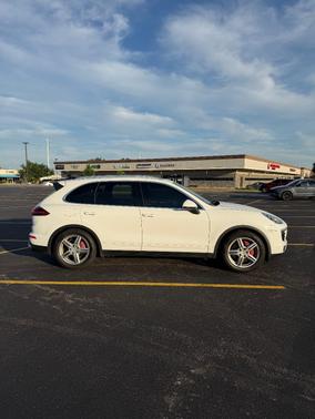 White 2016 Porsche Cayenne Cayenne