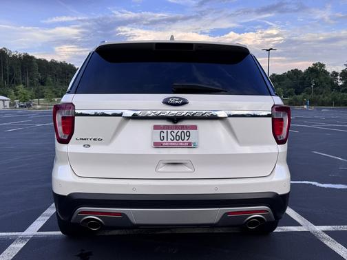 White 2017 Ford Explorer Limited