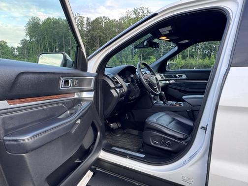 White 2017 Ford Explorer Limited