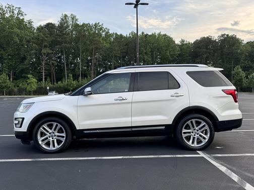 White 2017 Ford Explorer Limited