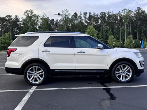 White 2017 Ford Explorer Limited