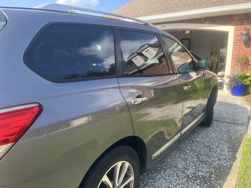 Gray 2015 Nissan Pathfinder SL