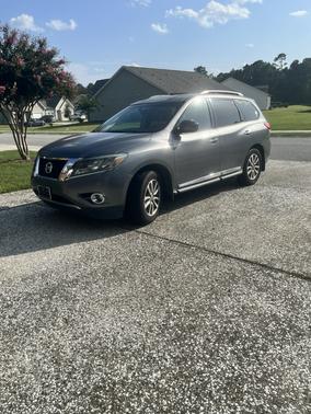 Gray 2015 Nissan Pathfinder SL