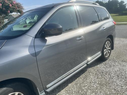 Gray 2015 Nissan Pathfinder SL