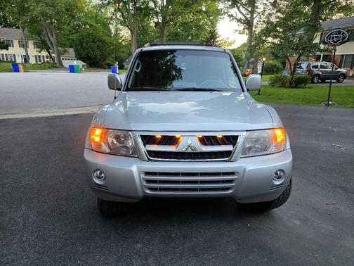 Silver 2003 Mitsubishi Montero Limited