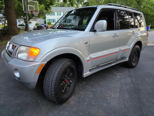 Silver 2003 Mitsubishi Montero Limited