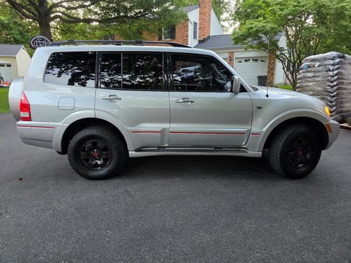 Silver 2003 Mitsubishi Montero Limited