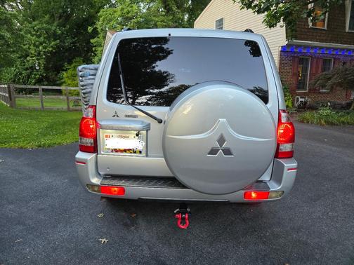 Silver 2003 Mitsubishi Montero Limited