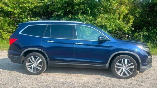 Blue 2018 Honda Pilot Elite