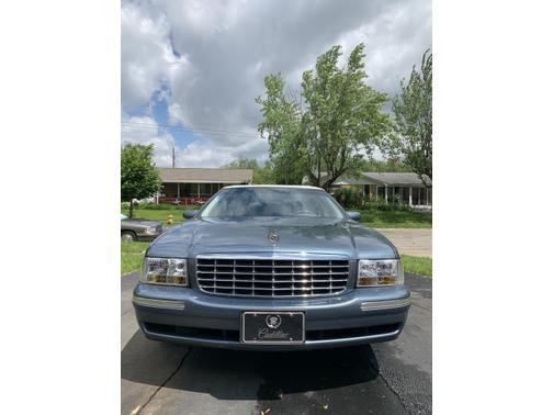 1999 Cadillac DeVille Base