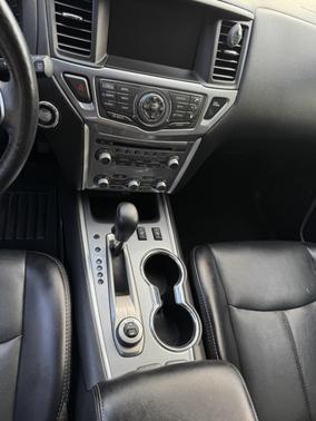 Black 2018 Nissan Pathfinder SL