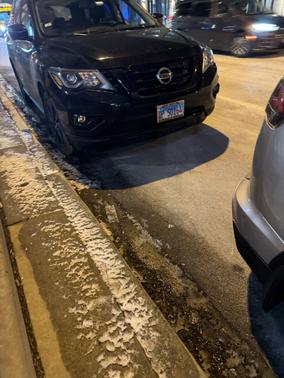 Black 2018 Nissan Pathfinder SL