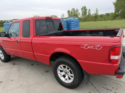 Red 2009 Ford Ranger XLT SuperCab