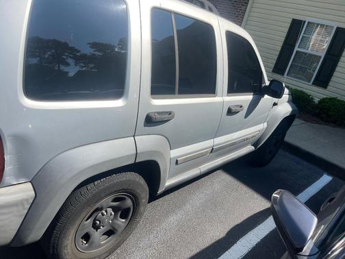 Silver 2007 Jeep Liberty Sport