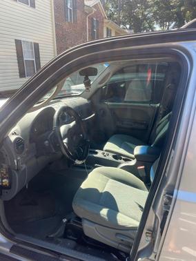 Silver 2007 Jeep Liberty Sport