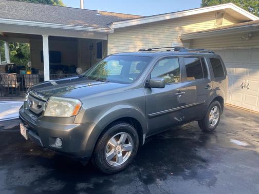 Silver 2009 Honda Pilot EX-L