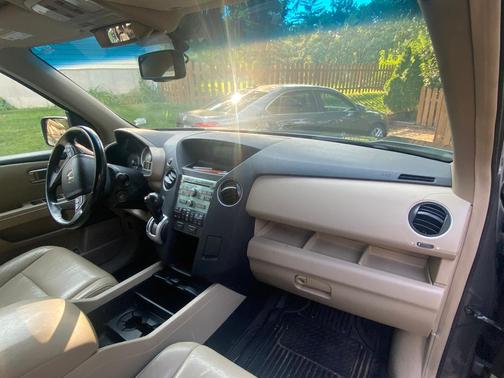 Silver 2009 Honda Pilot EX-L