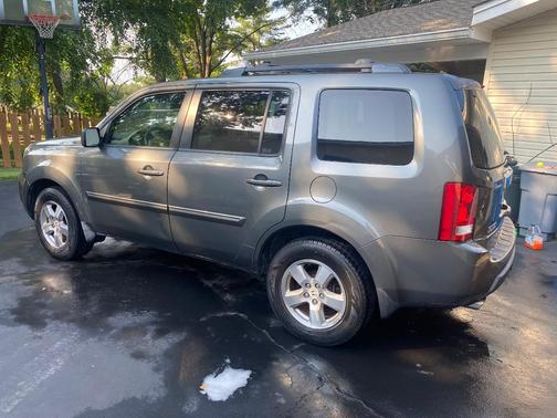 Silver 2009 Honda Pilot EX-L