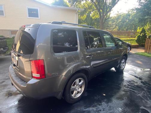 Silver 2009 Honda Pilot EX-L