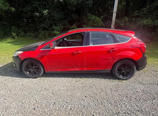 Red 2012 Ford Focus SEL