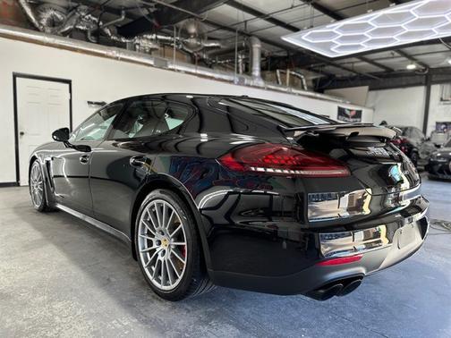 2016 Porsche Panamera Panamera GTS