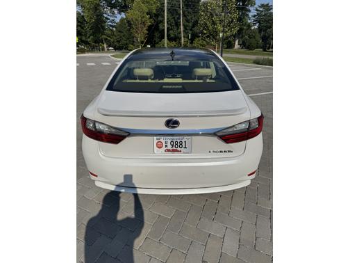 2017 Lexus ES 300h Base
