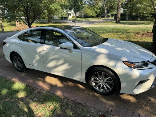2017 Lexus ES 300h Base