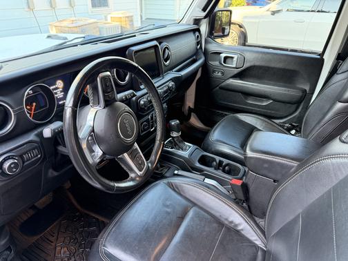 White 2020 Jeep Gladiator Overland