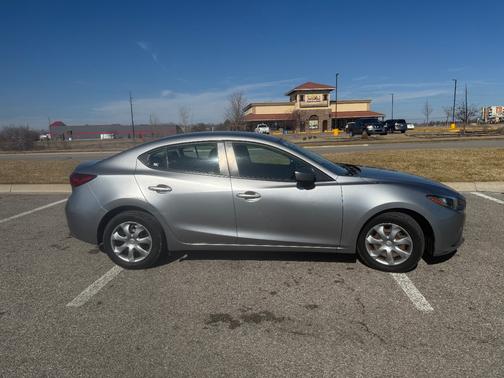 2015 Mazda Mazda3 i Sport