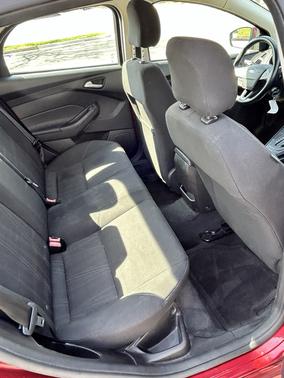Red 2016 Ford Focus SE