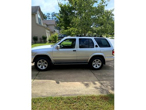 2002 Nissan Pathfinder LE