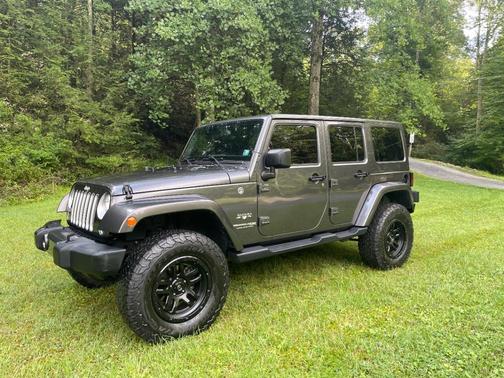 Gray 2018 Jeep Wrangler JK Unlimited Sahara
