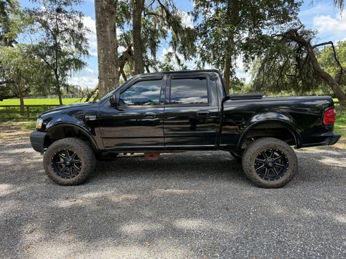 2002 Ford F-150 XLT SuperCrew