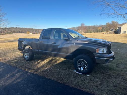 Gray 2004 Dodge Ram 1500 SLT Quad Cab