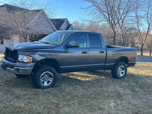 Gray 2004 Dodge Ram 1500 SLT Quad Cab